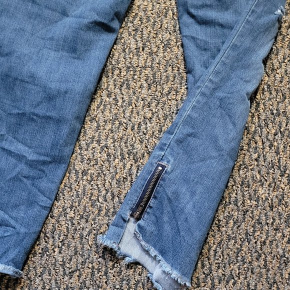 1822 Denim Ripped Zipper Frayed Edge Distressed Leggings Size 10 - Picture 4 of 15